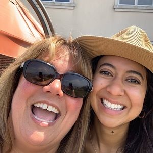 Meet your Posher, Mona